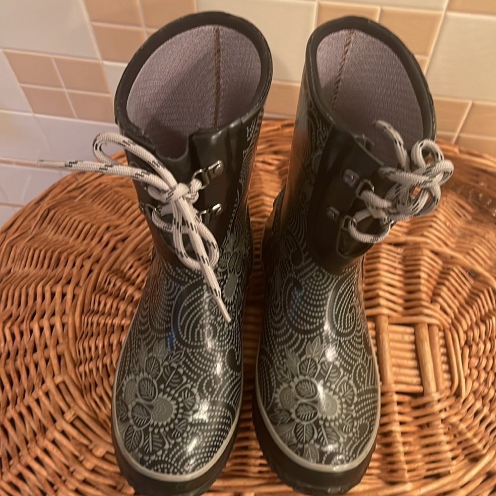 BOGS URBAN UNQUE DESIGN Snow and Rain Boots